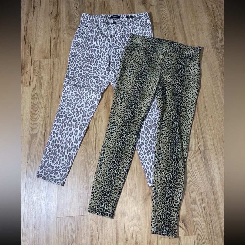 2 pants bundle Nine West 10 skinny ankle and stretchy M pants. Both animal print